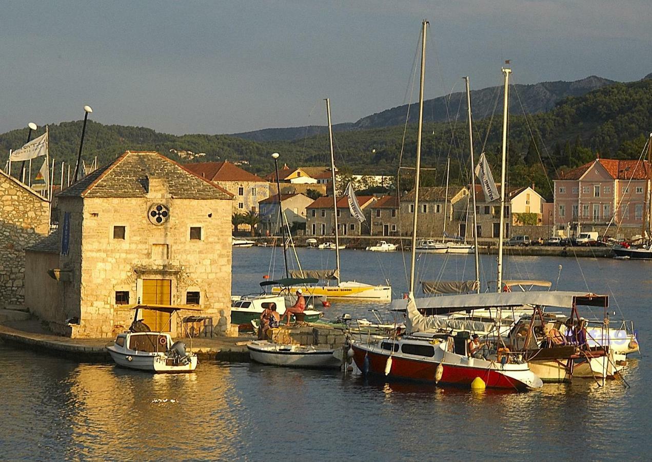 House At The Seafront Apartman Stari Grad  Kültér fotó