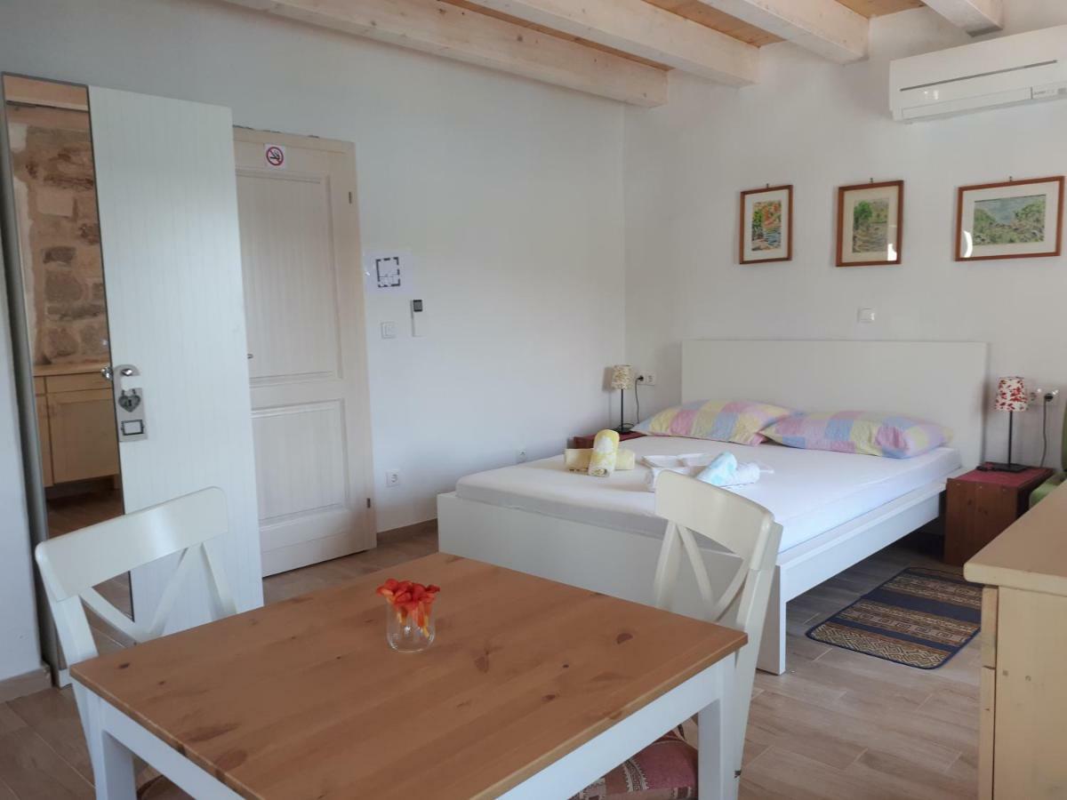 House At The Seafront Apartman Stari Grad  Kültér fotó